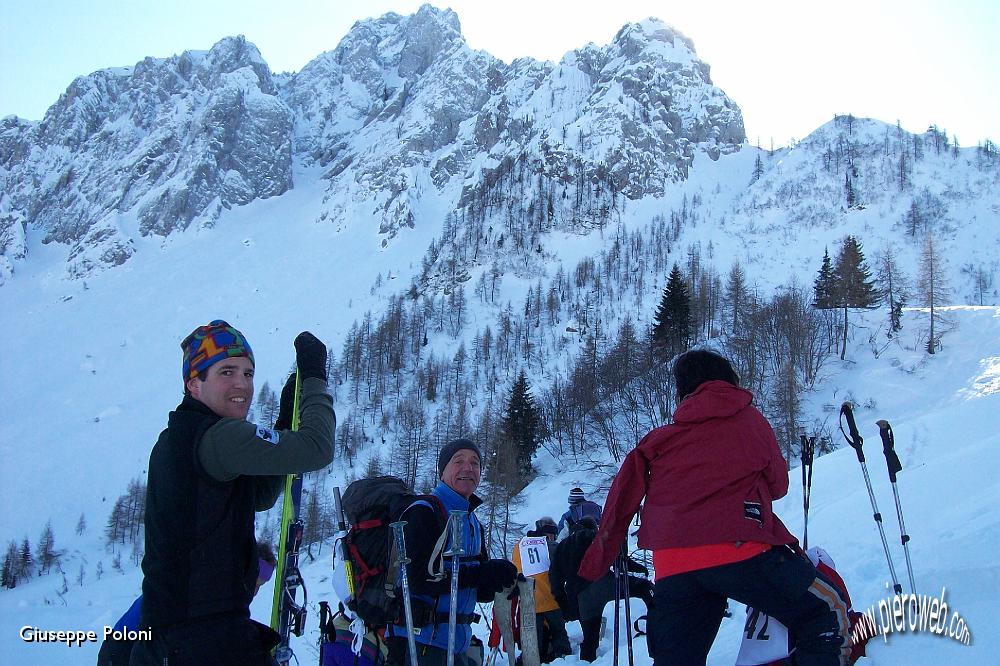 09- uno dopo l'altro, i concorrenti arrivano in cima! .jpg